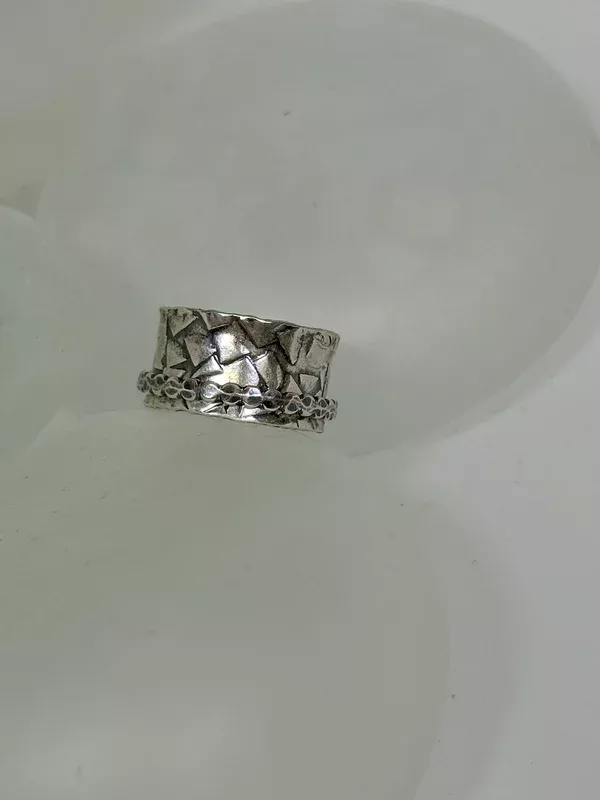 925-textured-little-twiddle-ring-w-flat-bead-wire-spinner-br349 .925 TEXTURED LITTLE TWIDDLE RING W/FLAT BEAD WIRE SPINNER BR349